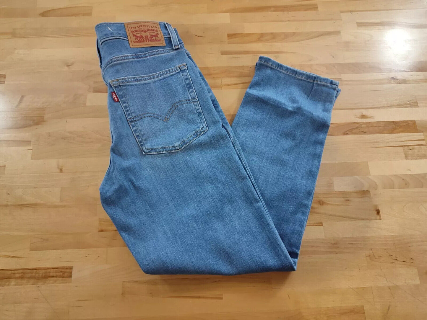 Levi's Ladies' 724 High-Rise Crop Jeans (1744141)