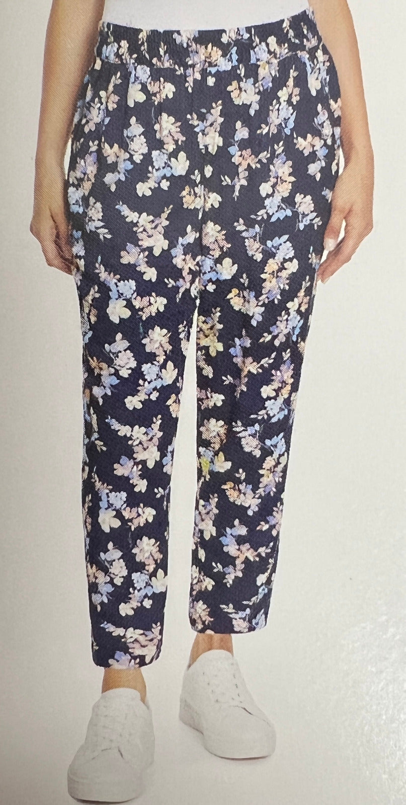 Jessica Simpson Ladies Printed Pull-on Pant 1583709 (Navy Flowers Medium)