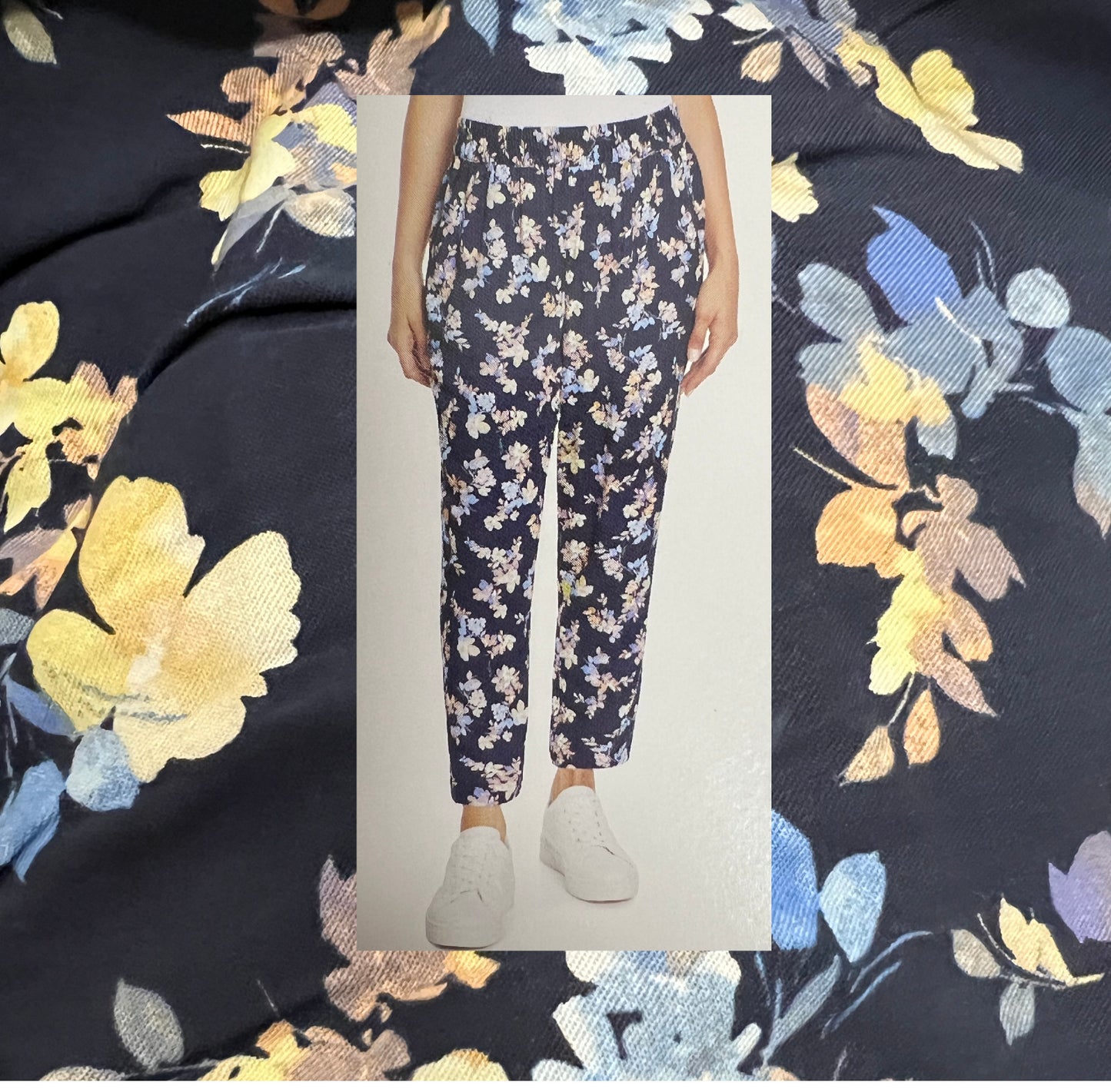 Jessica Simpson Ladies Printed Pull-on Pant 1583709 (Navy Flowers Medium)
