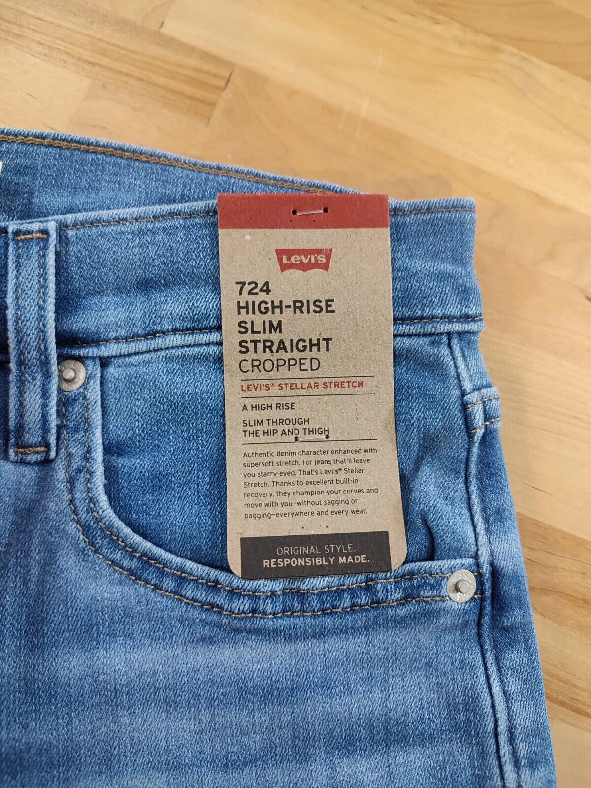 Levi's Ladies' 724 High-Rise Crop Jeans (1744141)