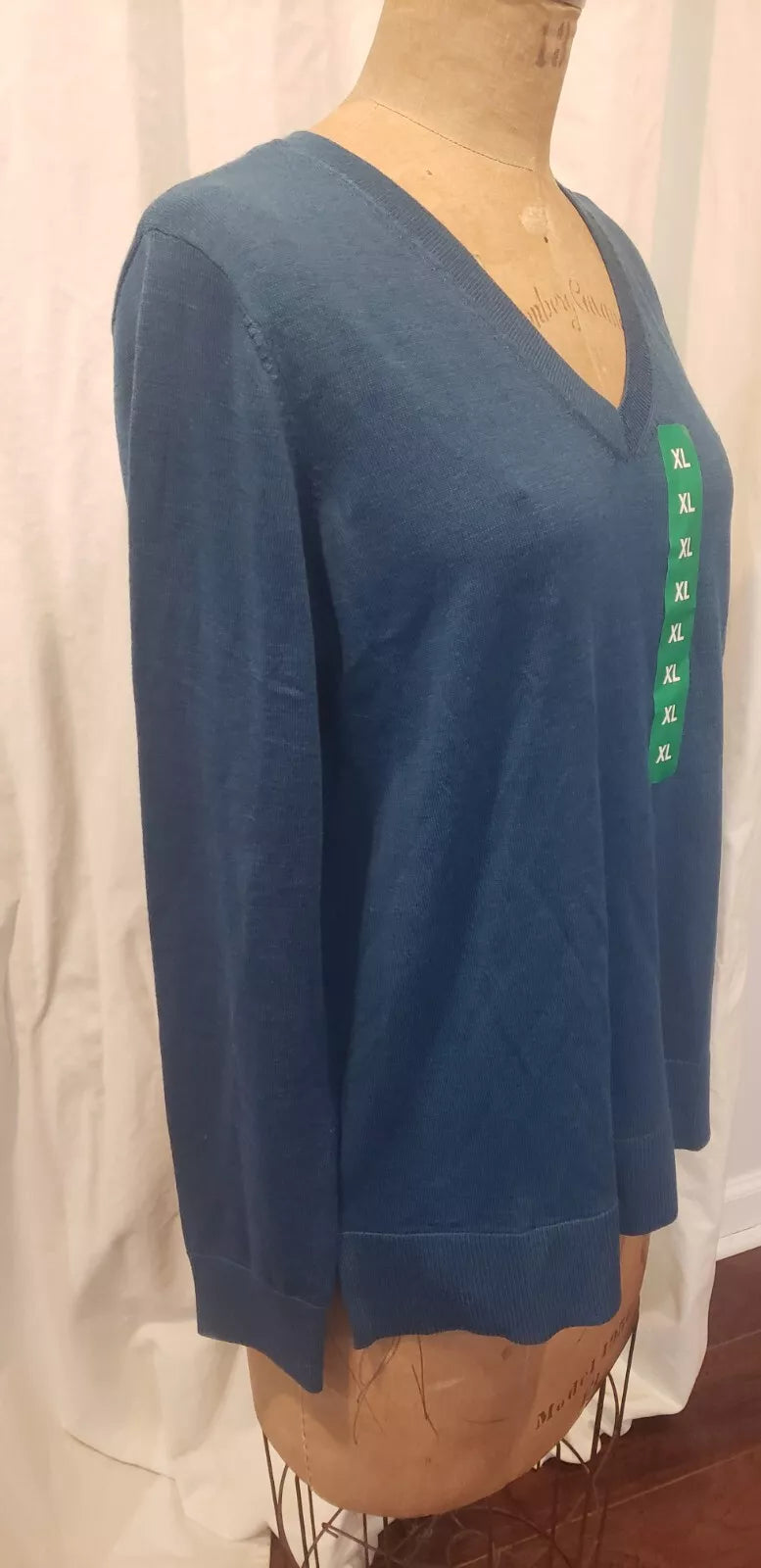 Katherine Barclay Womens Extra Fine Merino Wool V Neck Sweater (1720433)