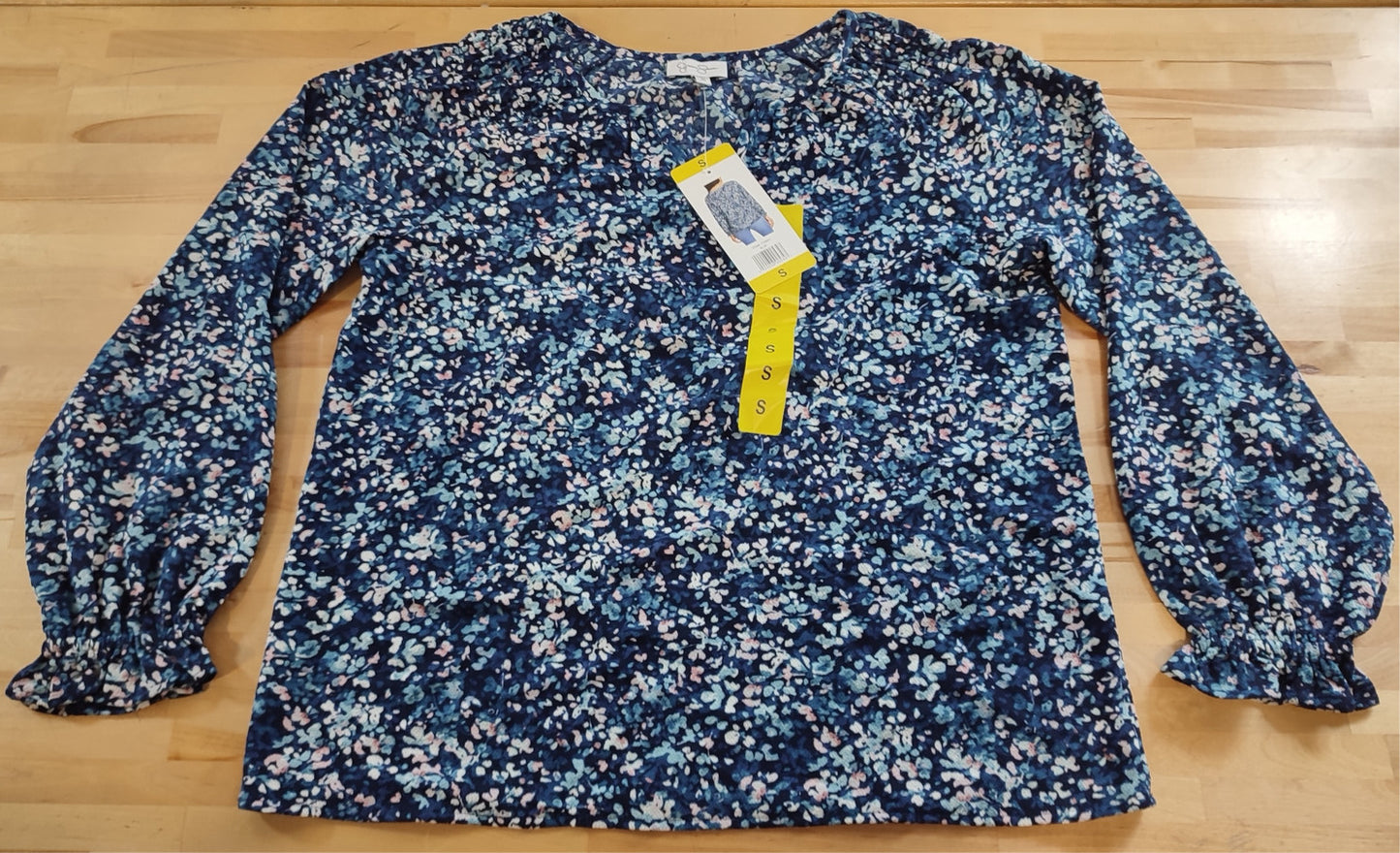 Jessica Simpson Ladies' V-Neck Textured Lightweight Blouse (1746841)