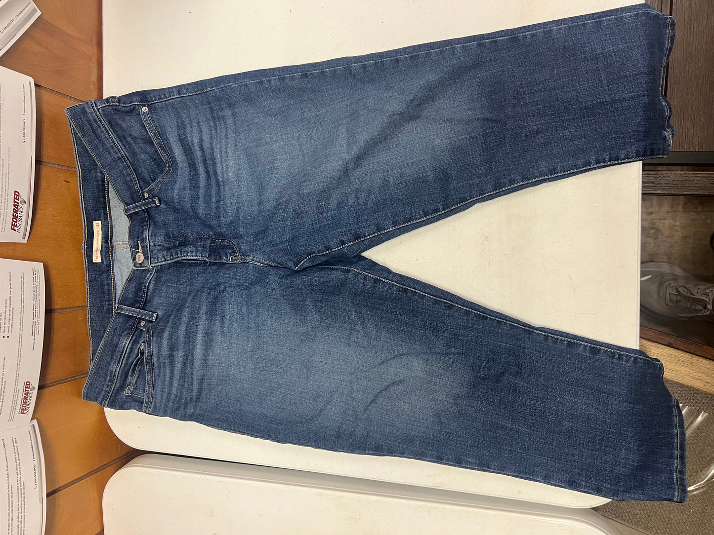 Levi's Women's 311 Shaping Skinny Capri Blue Denim Jeans Size 33