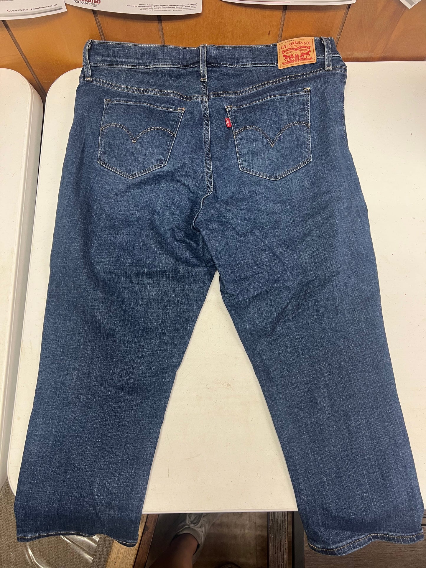 Levi's Women's 311 Shaping Skinny Capri Blue Denim Jeans Size 33