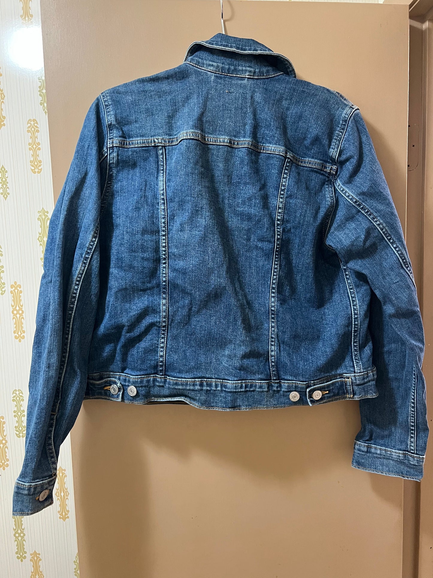 Levis Women's Buttoned Down w/ Pockets Blue Denim Jacket Large - NEW W/OUT TAGS