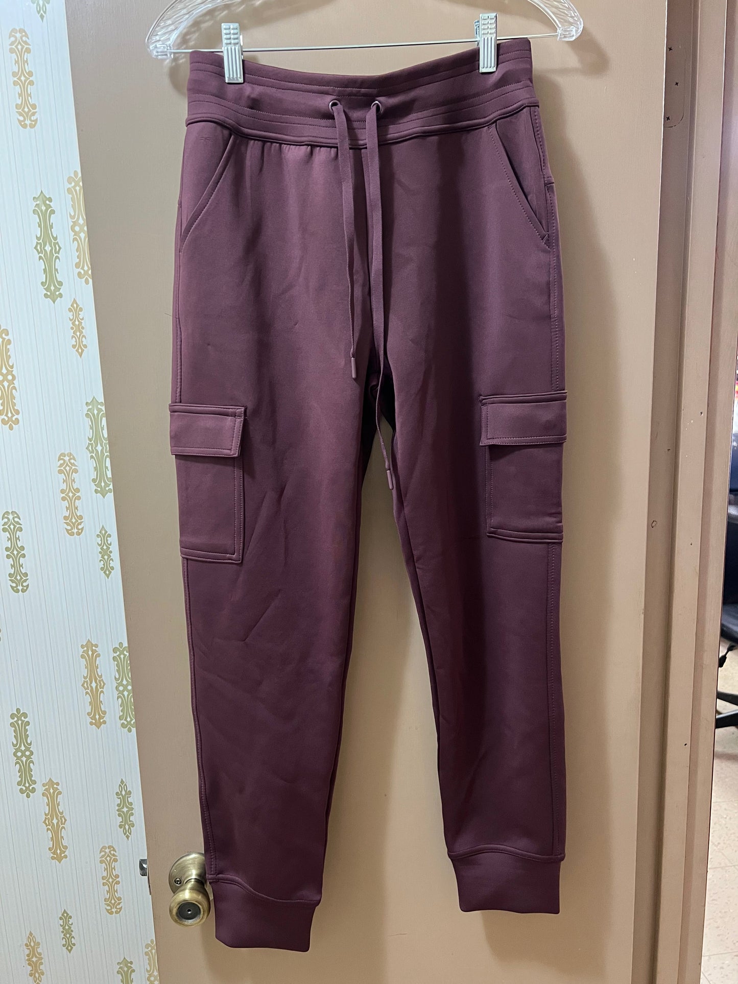 32 Degrees Heat Women Tech Joggers with Cargo Pockets - NEW W/OUT TAGS