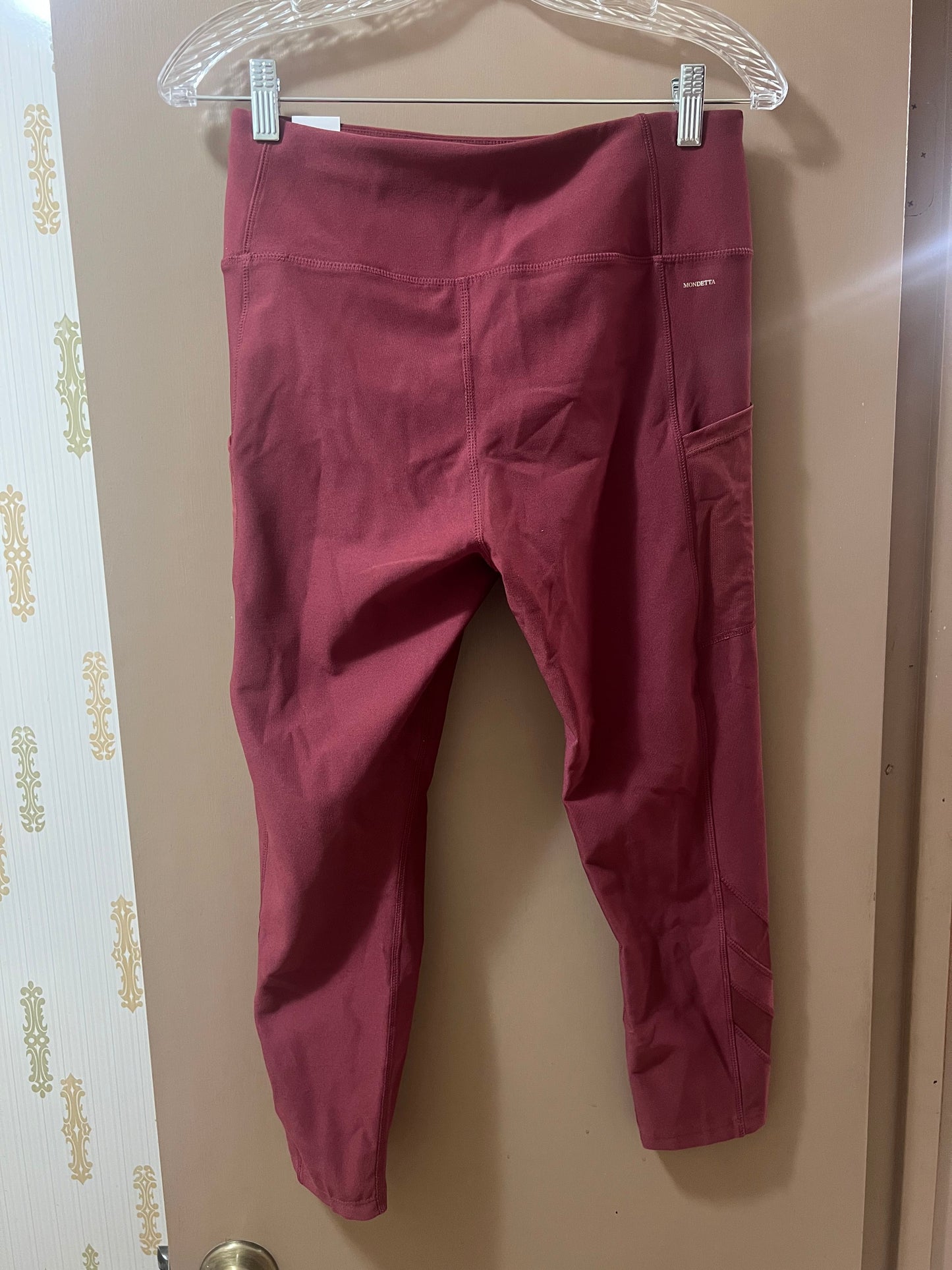 Mondetta Womens Red High Waist Mesh Active Capri Leggings Medium - NEW W/OUT TAGS