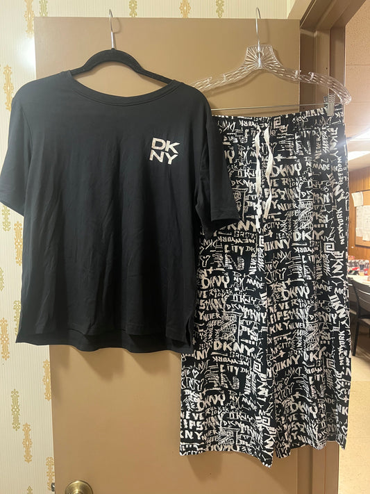 DKNY Womens Black 2 Piece Pajama Set short sleeve T-Shirt & Capris pant Medium - NEW W/OUT TAGS