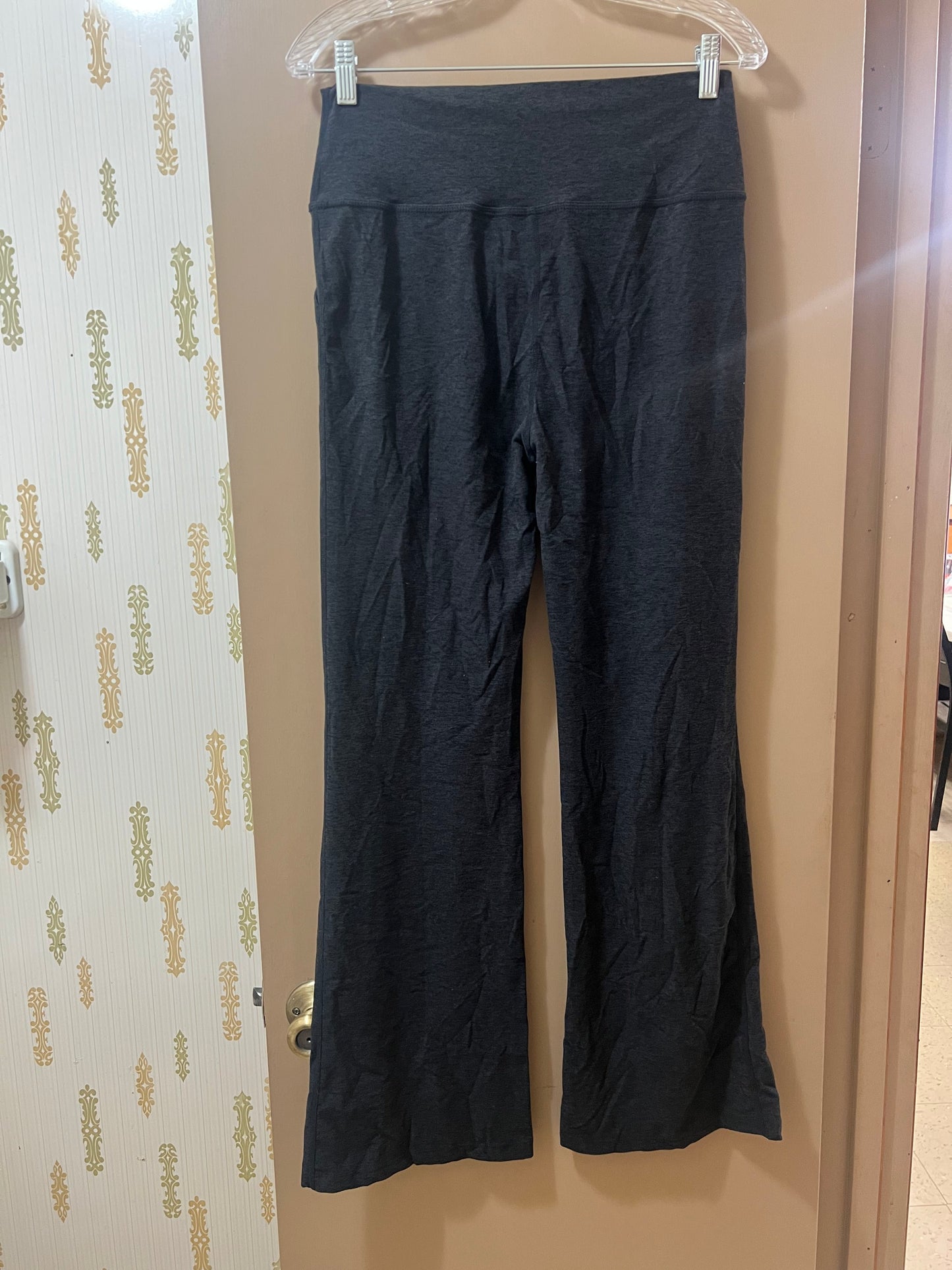 Kirkland Signature Ladies' Brushed Flare Legging W/ Pockets Black XL  - NEW W/OUT TAGS