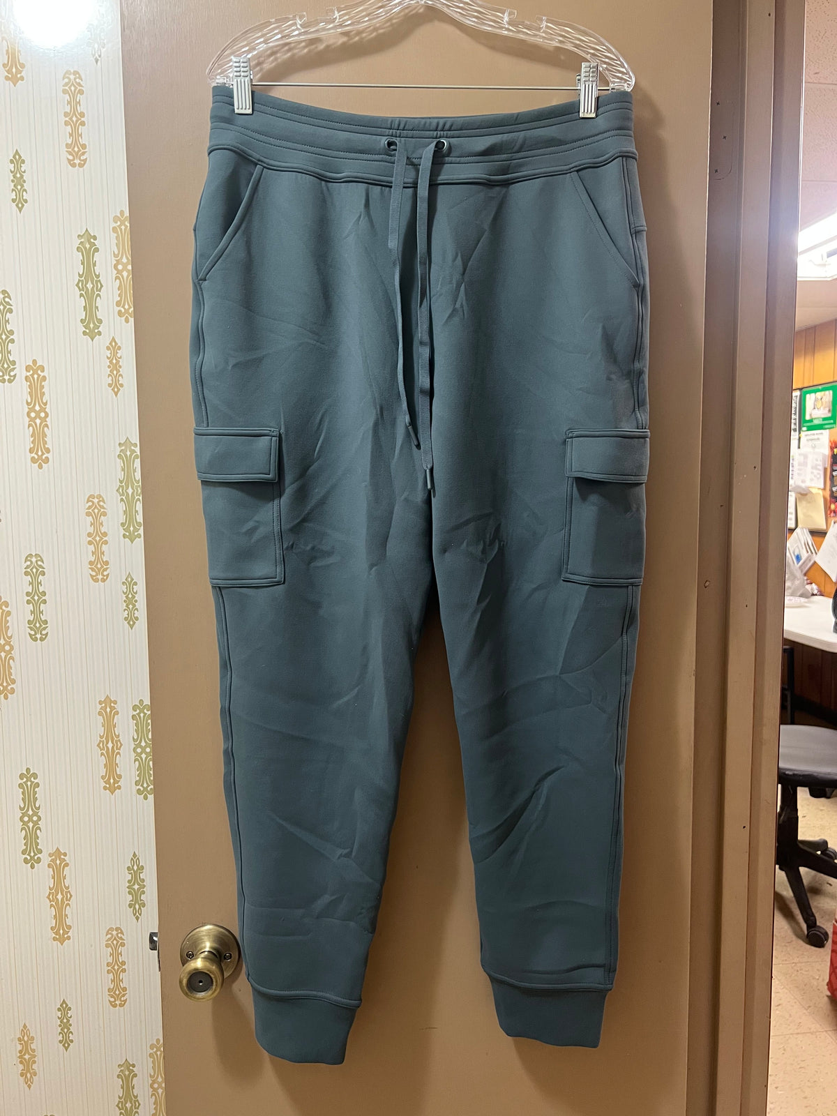32 Degrees Heat Women Tech Joggers with Cargo Pockets - NEW W/OUT TAGS