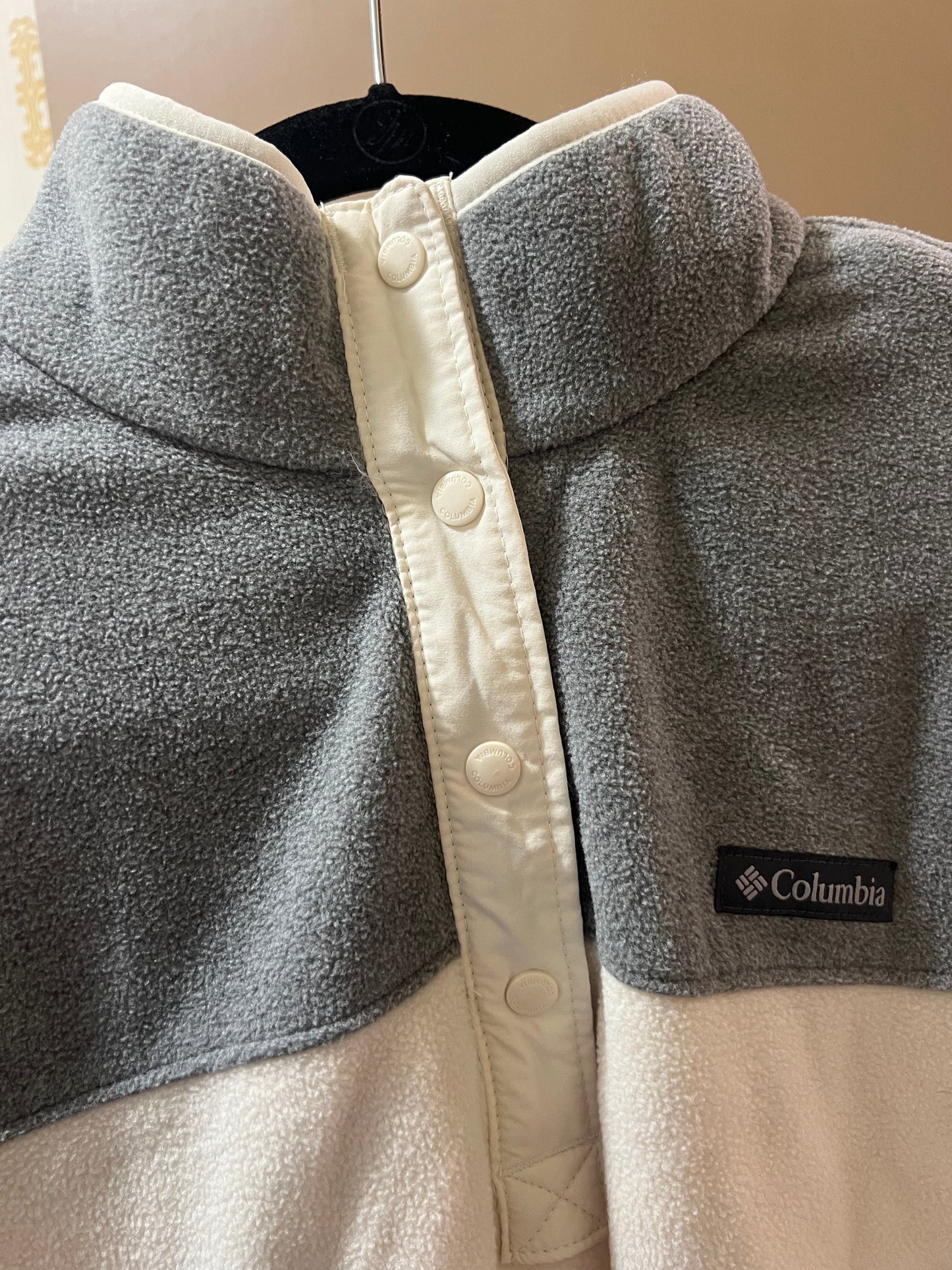 Columbia Women’s Fleece Winter Jacket Cream Gray Snap Collar Medium - NEW W/OUT TAGS
